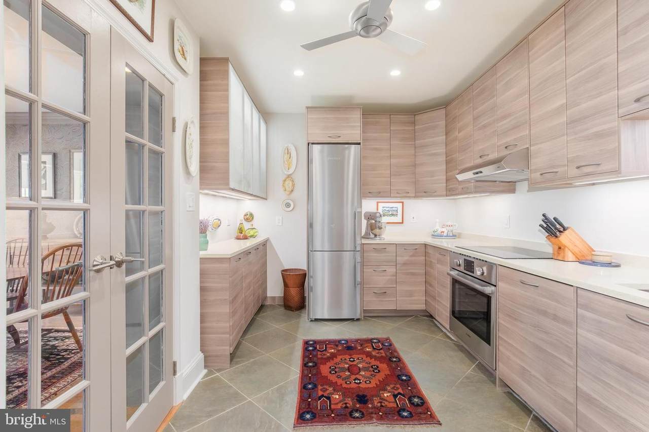 1662 Beekman Place - Photo 1