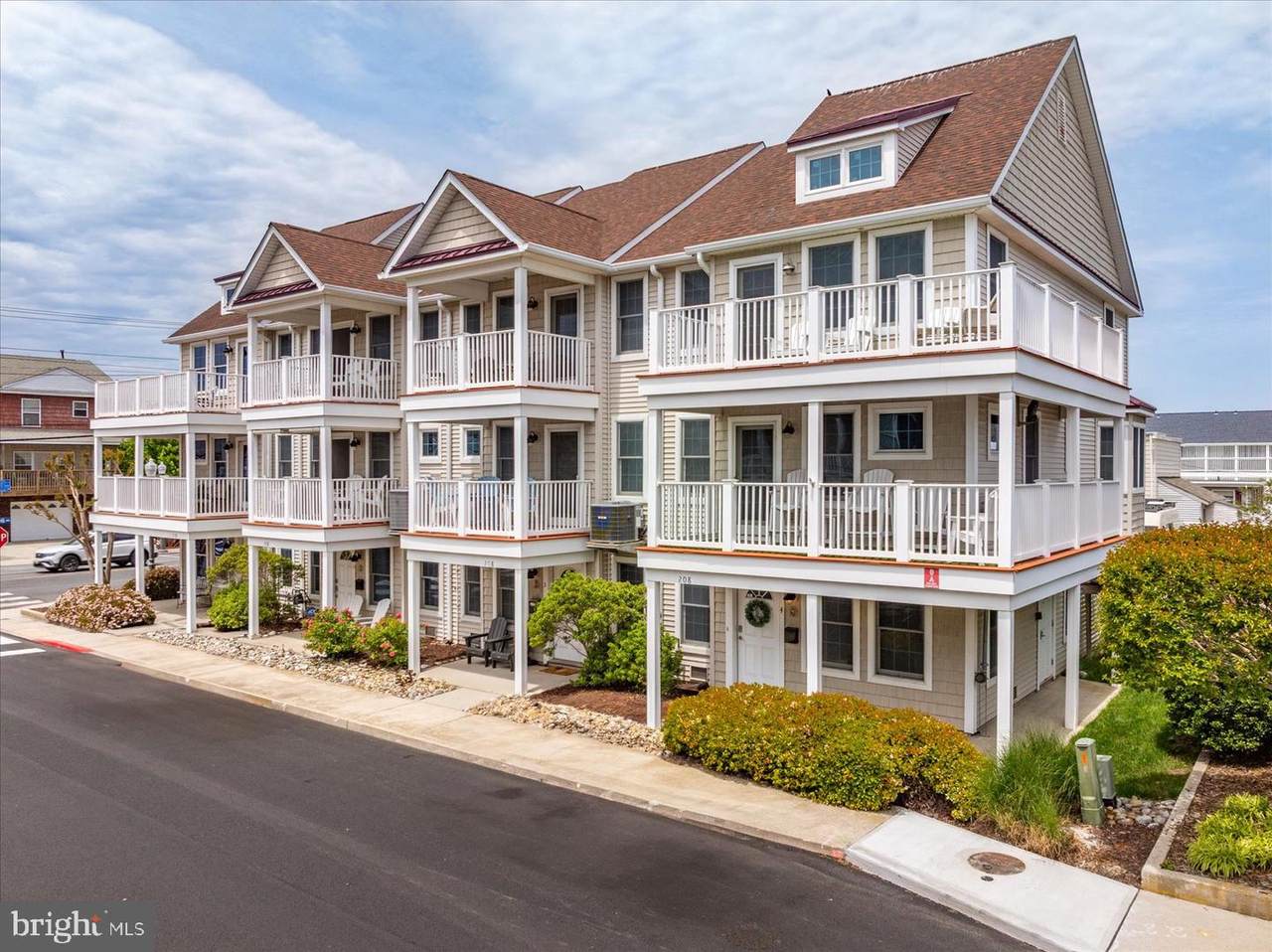 208 7TH Street - Photo 1