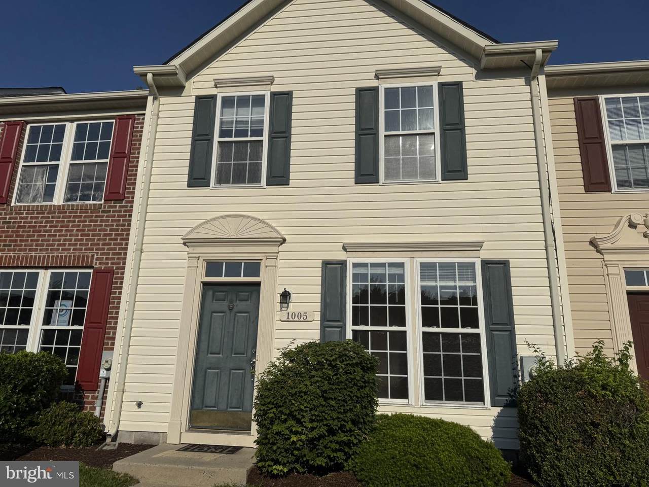 1005 Meadow View Drive - Photo 1