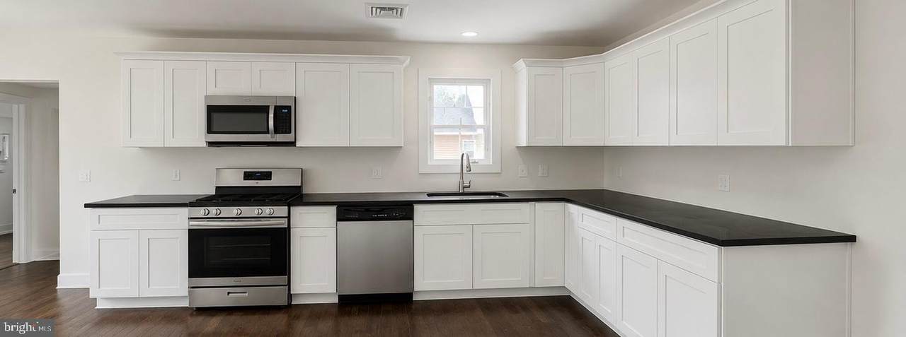 105 10TH ST N - Photo 1