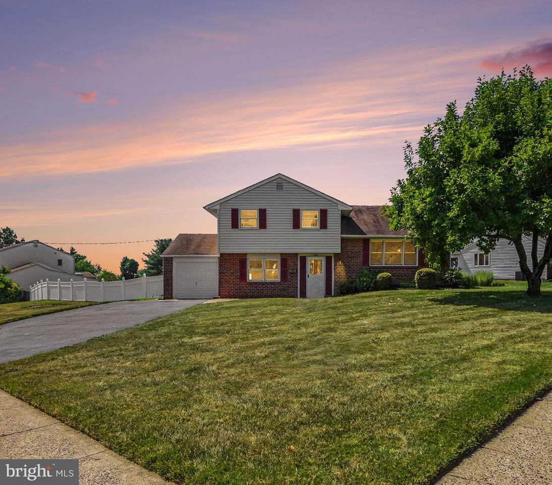 206 Waverly Road - Photo 1