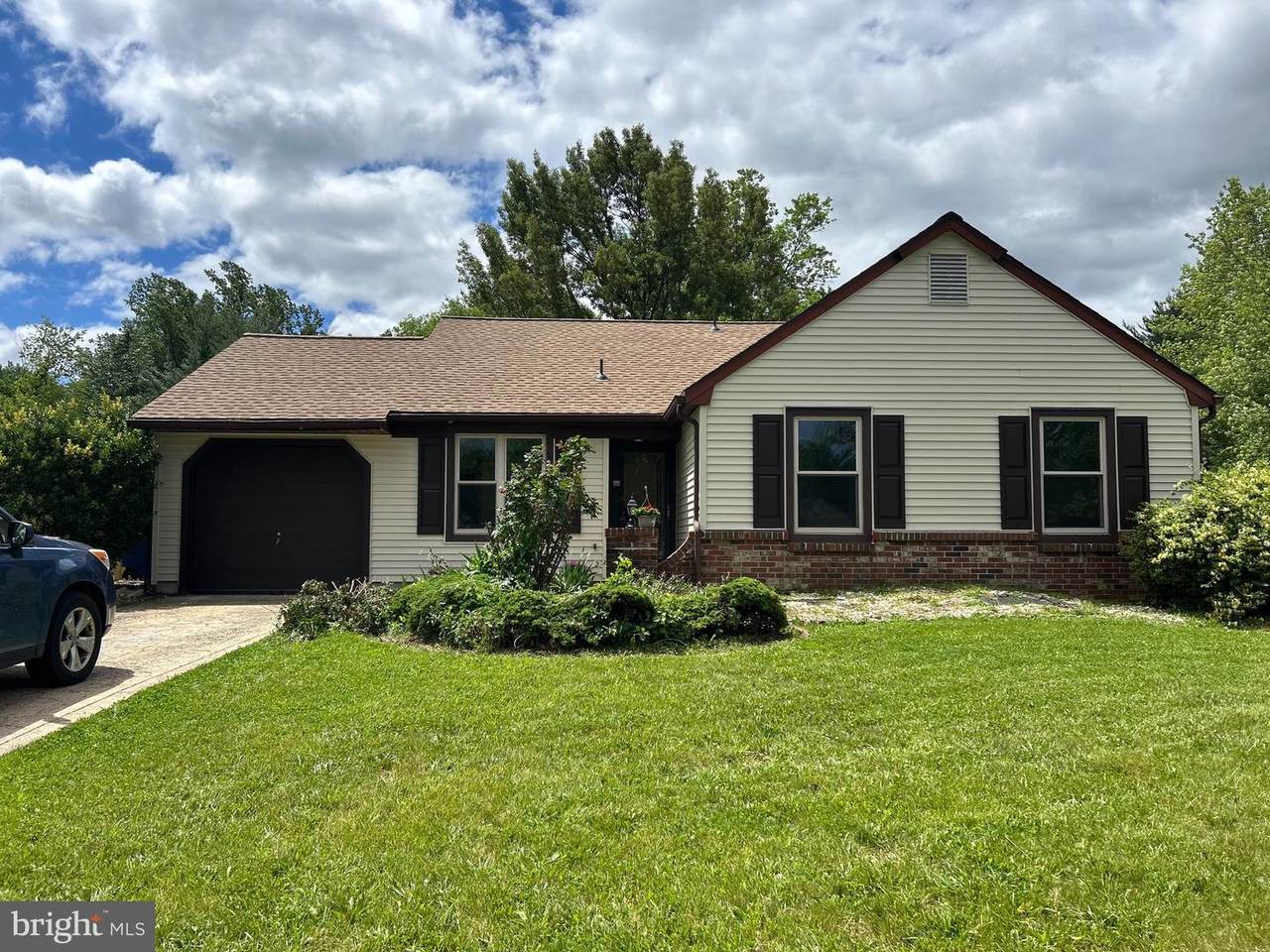 23 Lawrence Lane - Photo 1