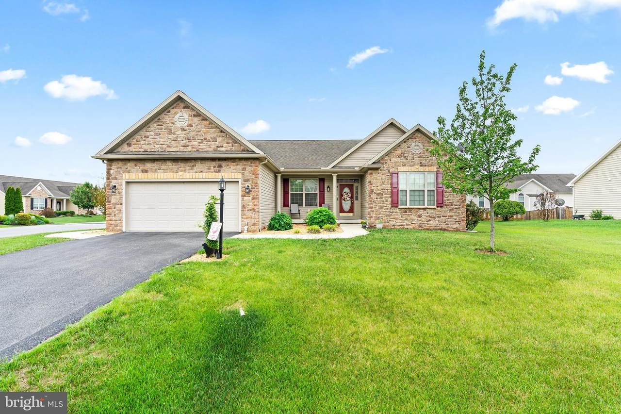 122 Balmoral Lane - Photo 1