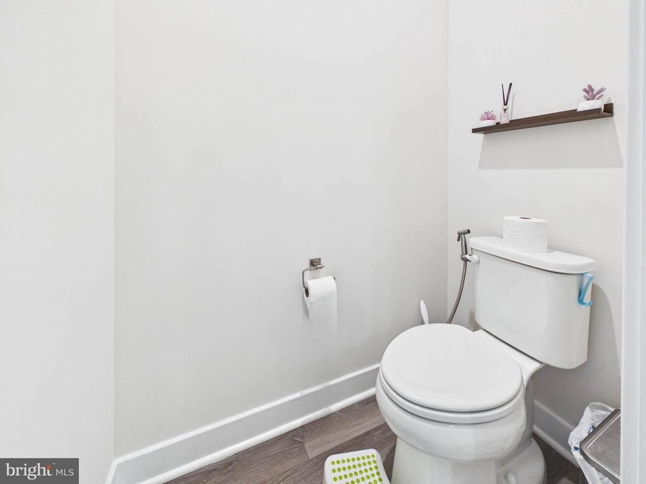 https://bt-photos.global.ssl.fastly.net/brightmls/1280_boomver_2_804970101450-2.jpg