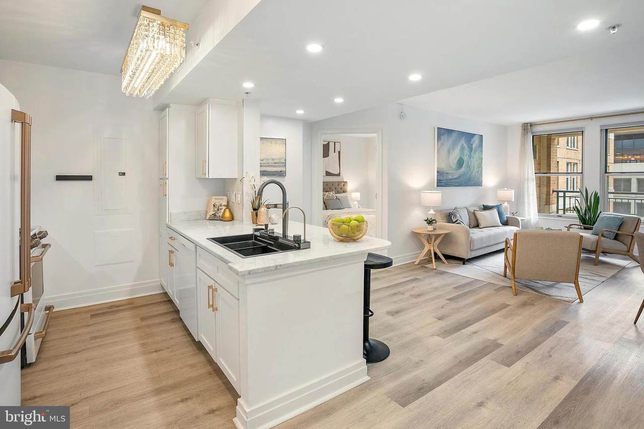 915 E Street - Photo 1