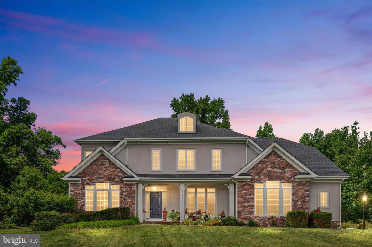 8906 Laurel Overlook Drive - Photo 1