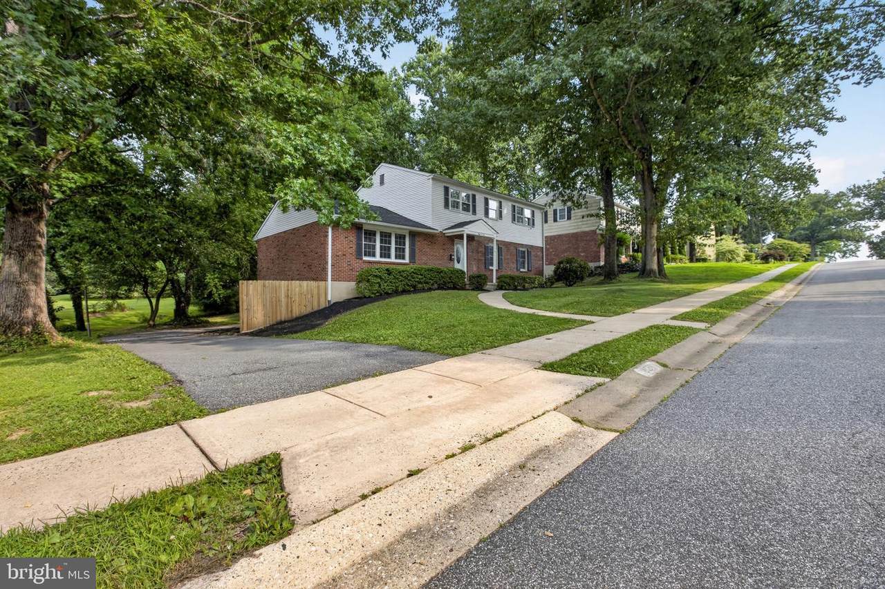 806 Country Club Drive - Photo 1