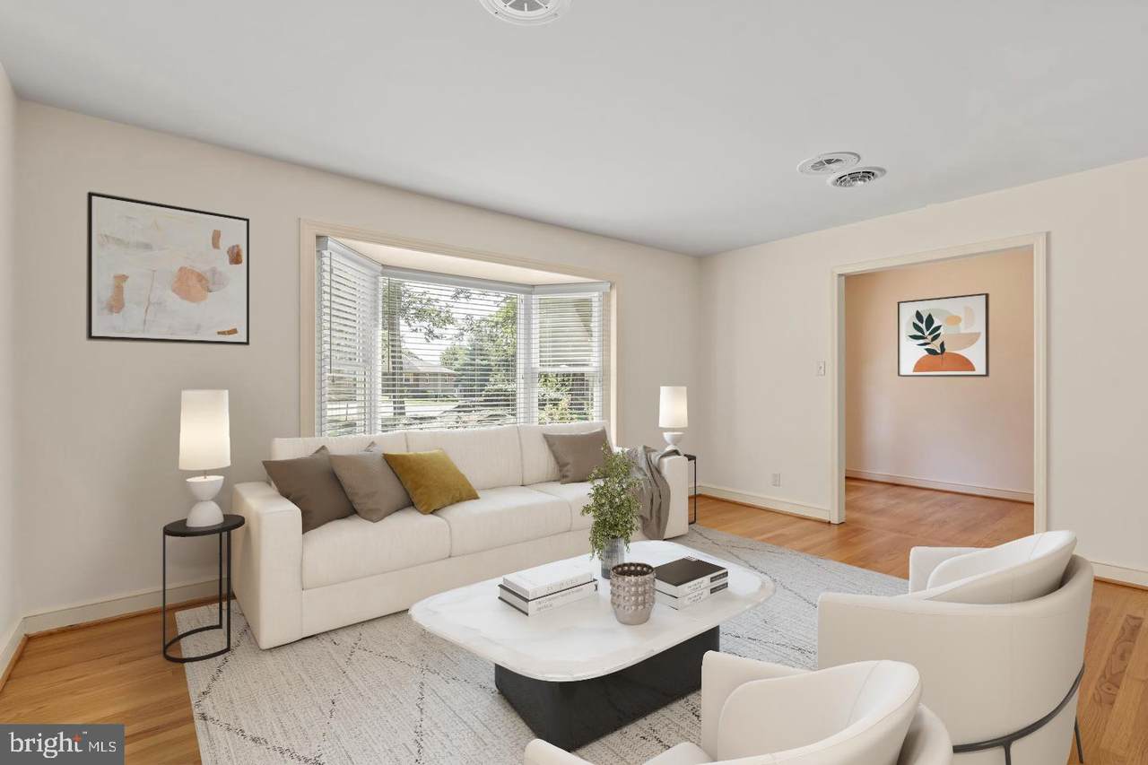 1916 Applewood Circle - Photo 1