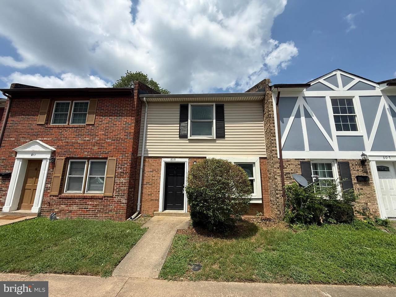 809 Denton Circle - Photo 1