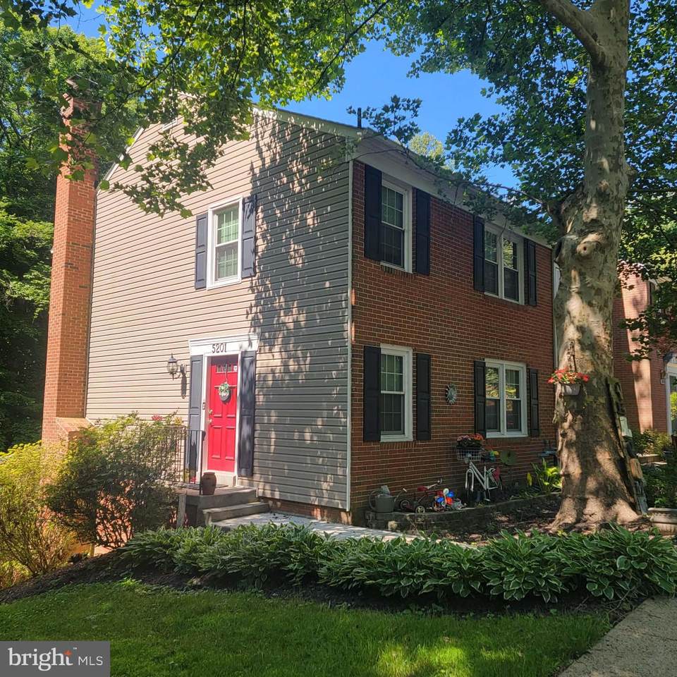 5201 Lonsdale Drive - Photo 1