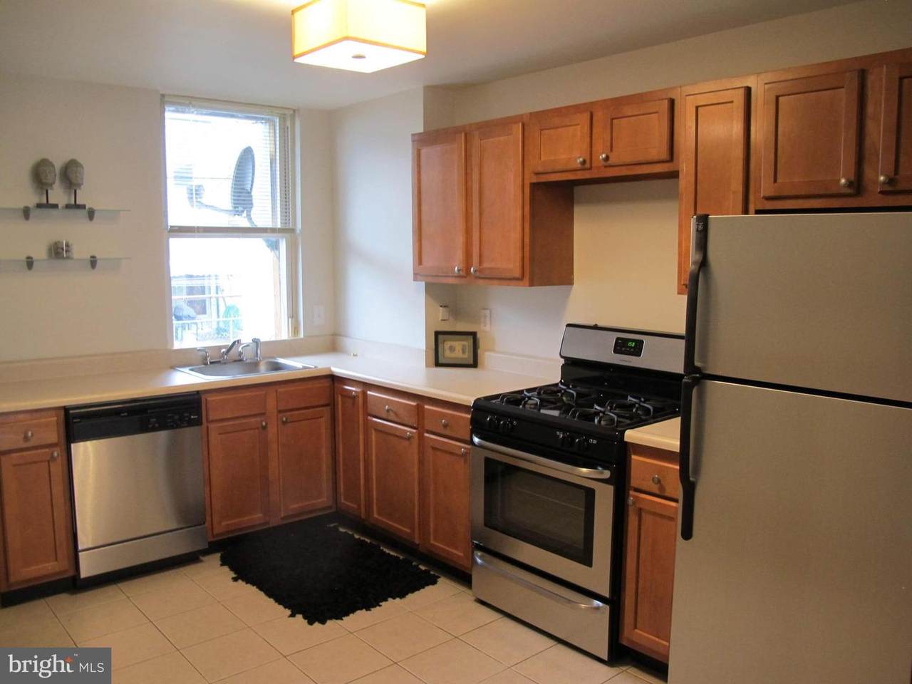 136 Curley Street - Photo 1