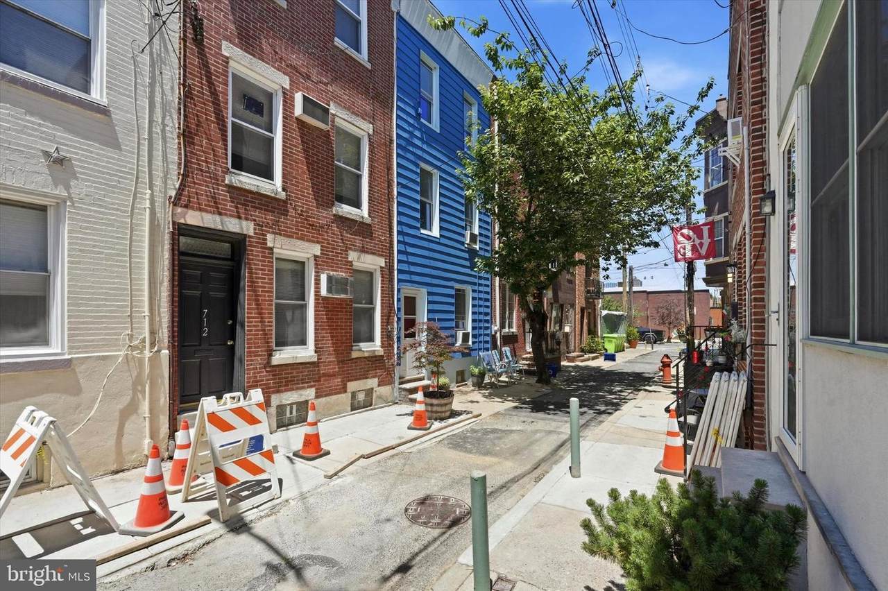 710 Delhi Street - Photo 1