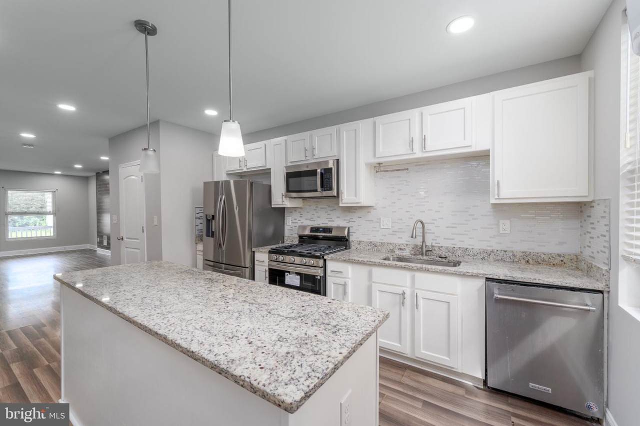 1521 Carswell Street - Photo 1