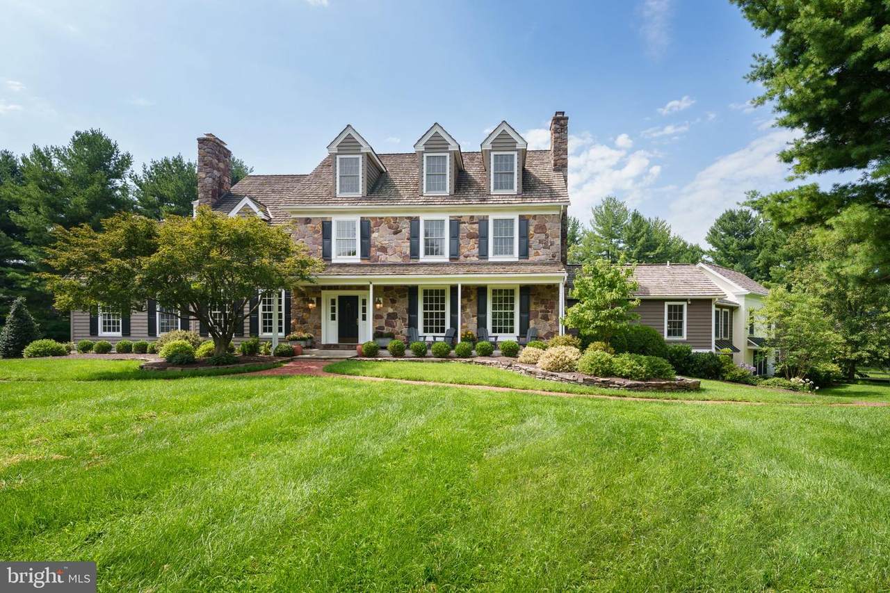 12 Crestwood Circle - Photo 1