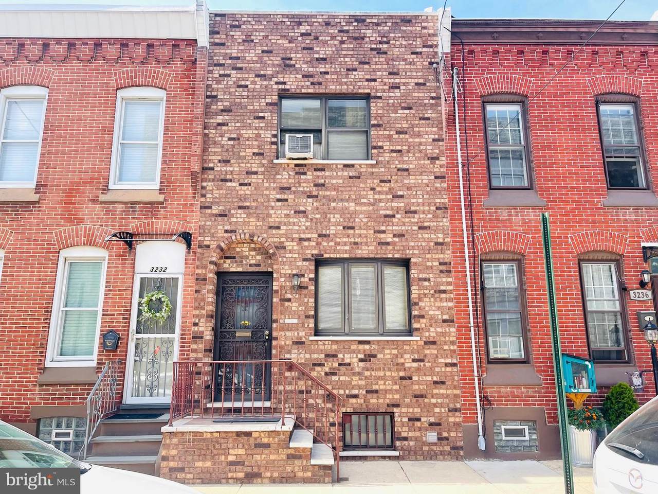 3234 Thompson Street - Photo 1