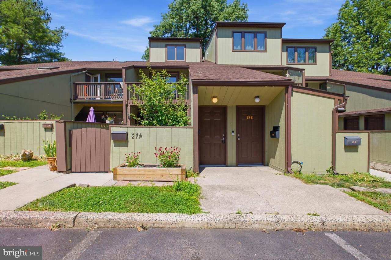 27-B Darien - Photo 1
