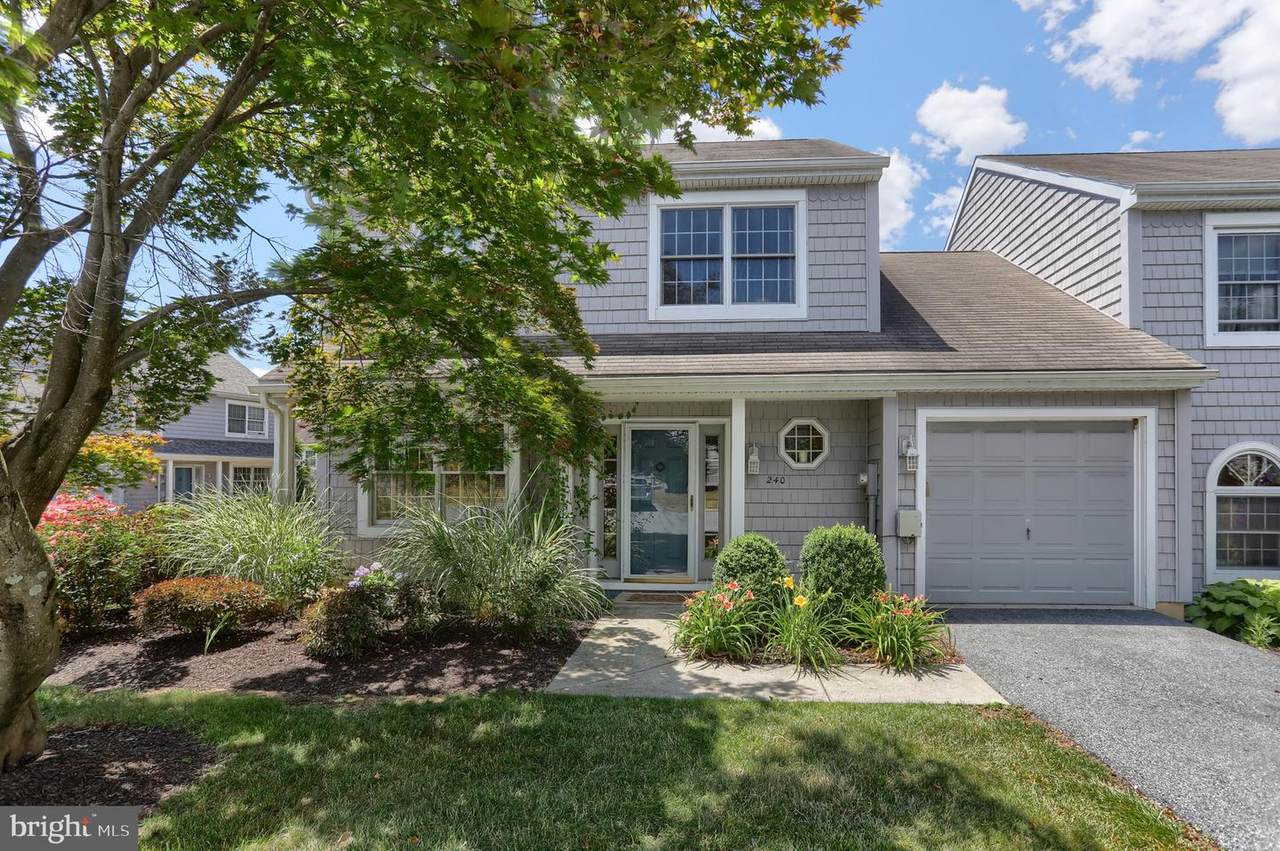 240 Crescent - Photo 1