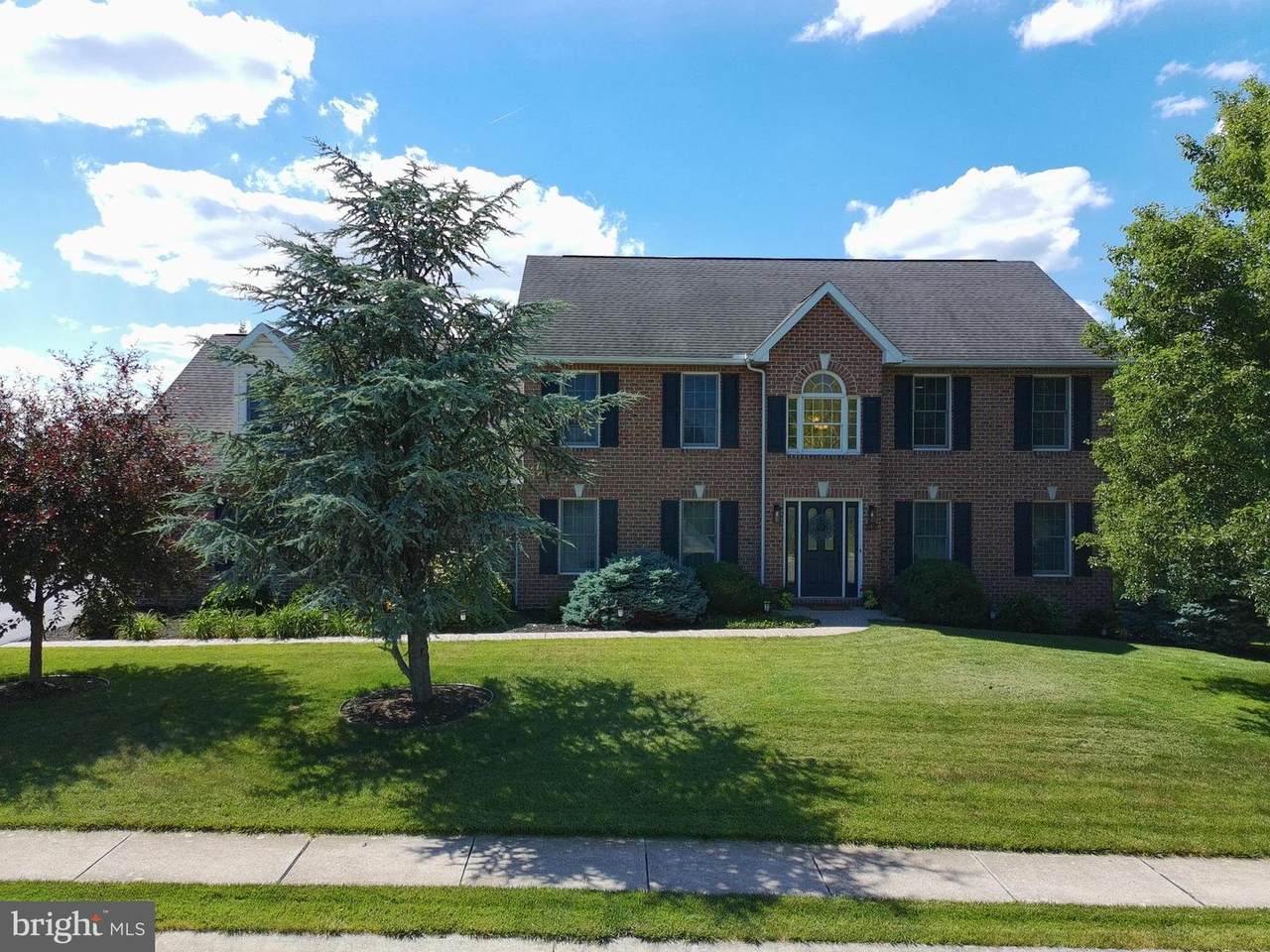 206 Phoenix Drive - Photo 1