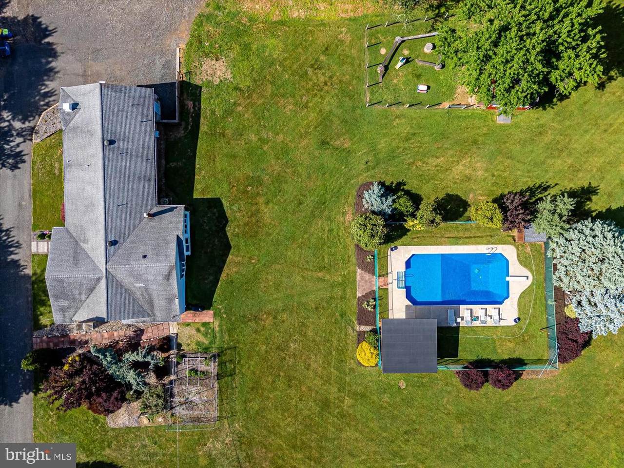 327 Summer Road - Photo 1