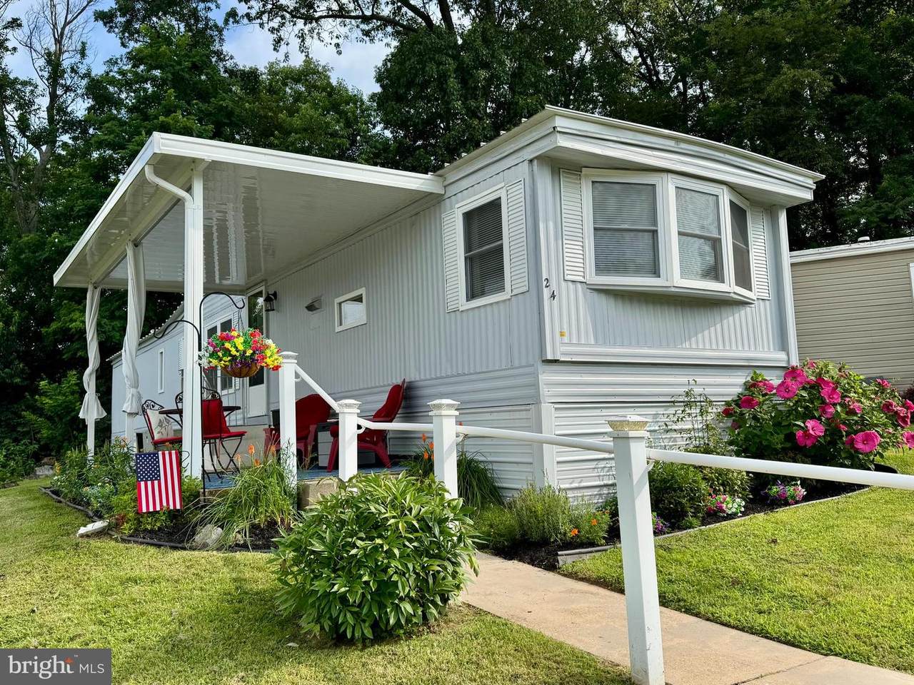 472 Lancaster St - Photo 1