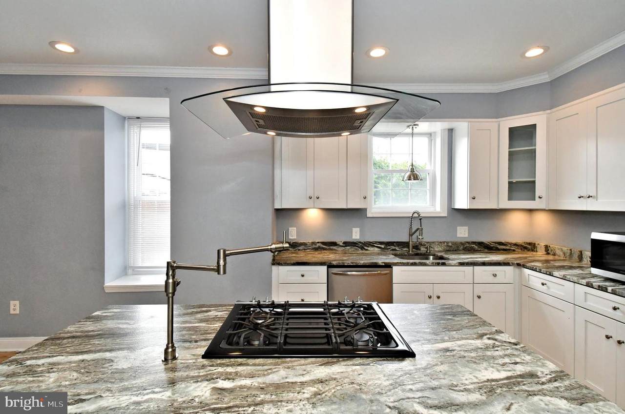 260 Roxborough Avenue - Photo 1