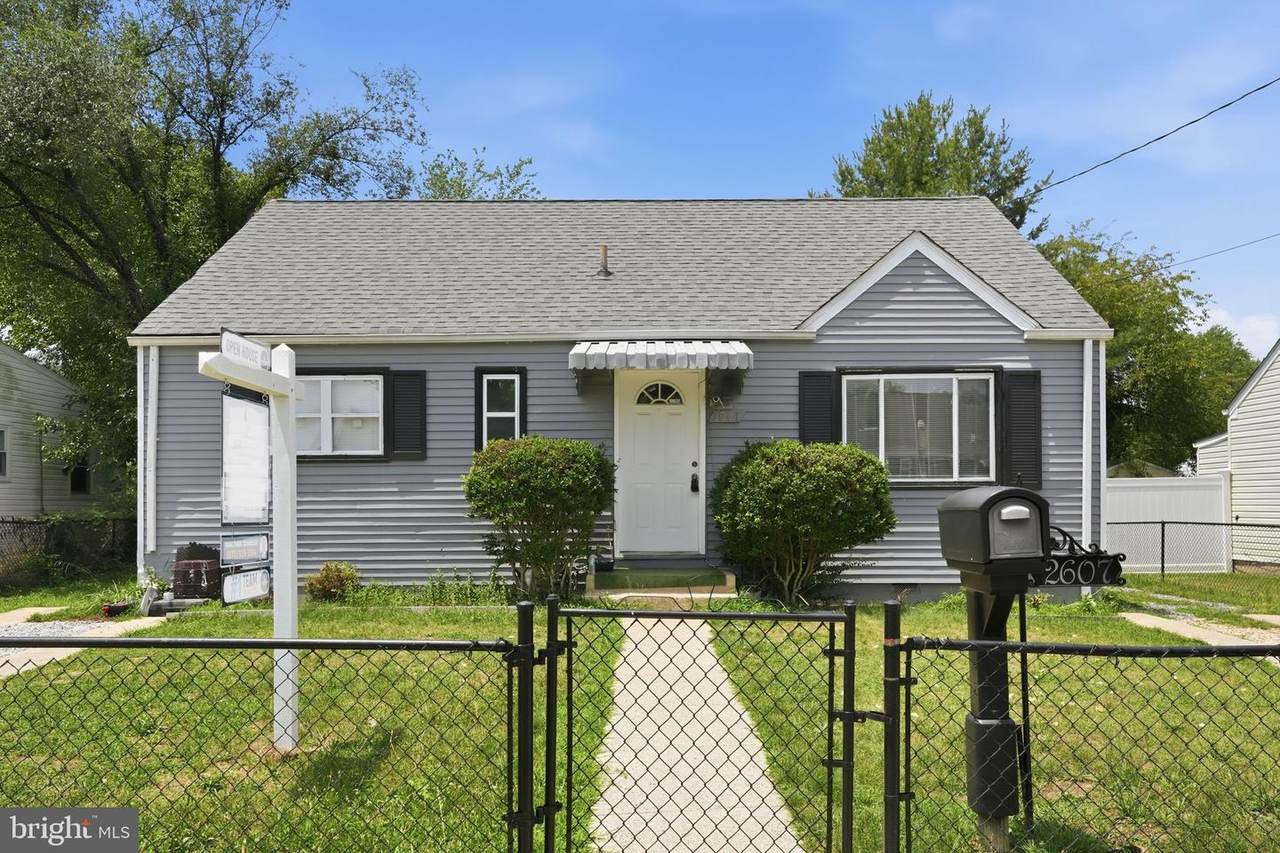 2607 Lakehurst Avenue - Photo 1
