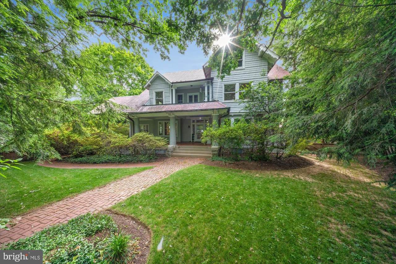 5 Chevy Chase Circle - Photo 1