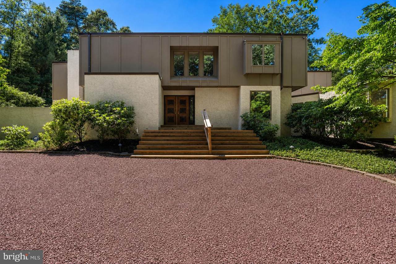 11 Pinecrest Drive - Photo 1