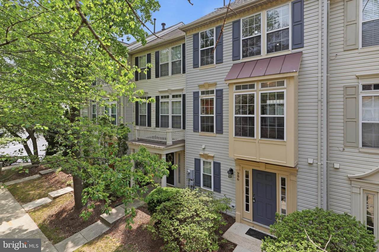 986 Harrison Circle - Photo 1