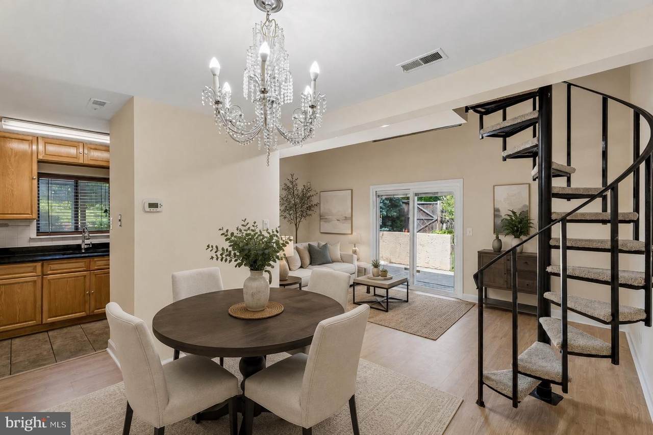 20 Montgomery Ave - Photo 1