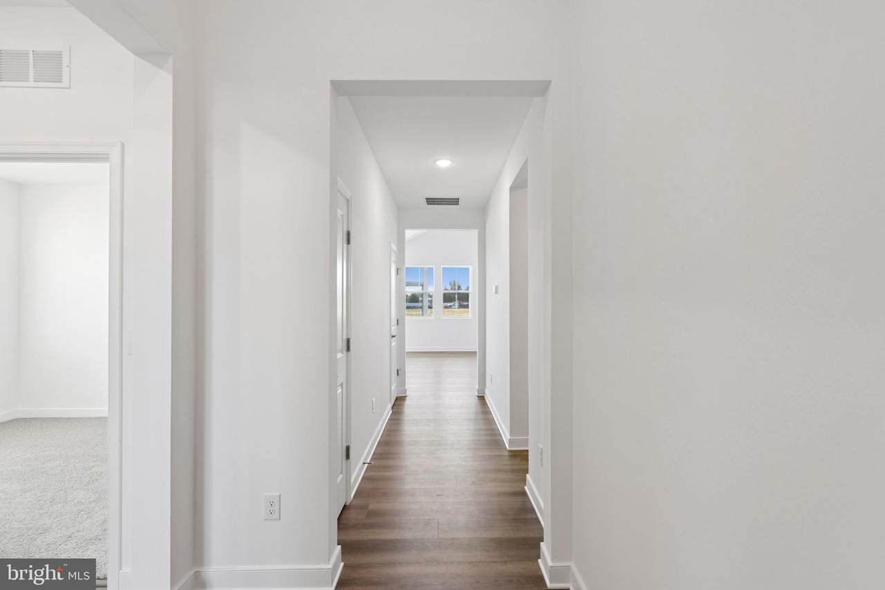 https://bt-photos.global.ssl.fastly.net/brightmls/1280_boomver_2_805062968700-2.jpg