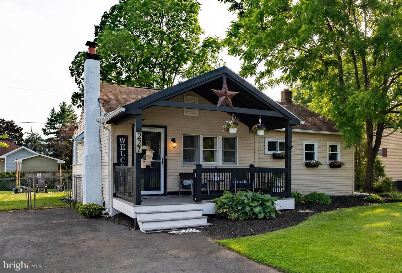 227 Roberts Avenue - Photo 1