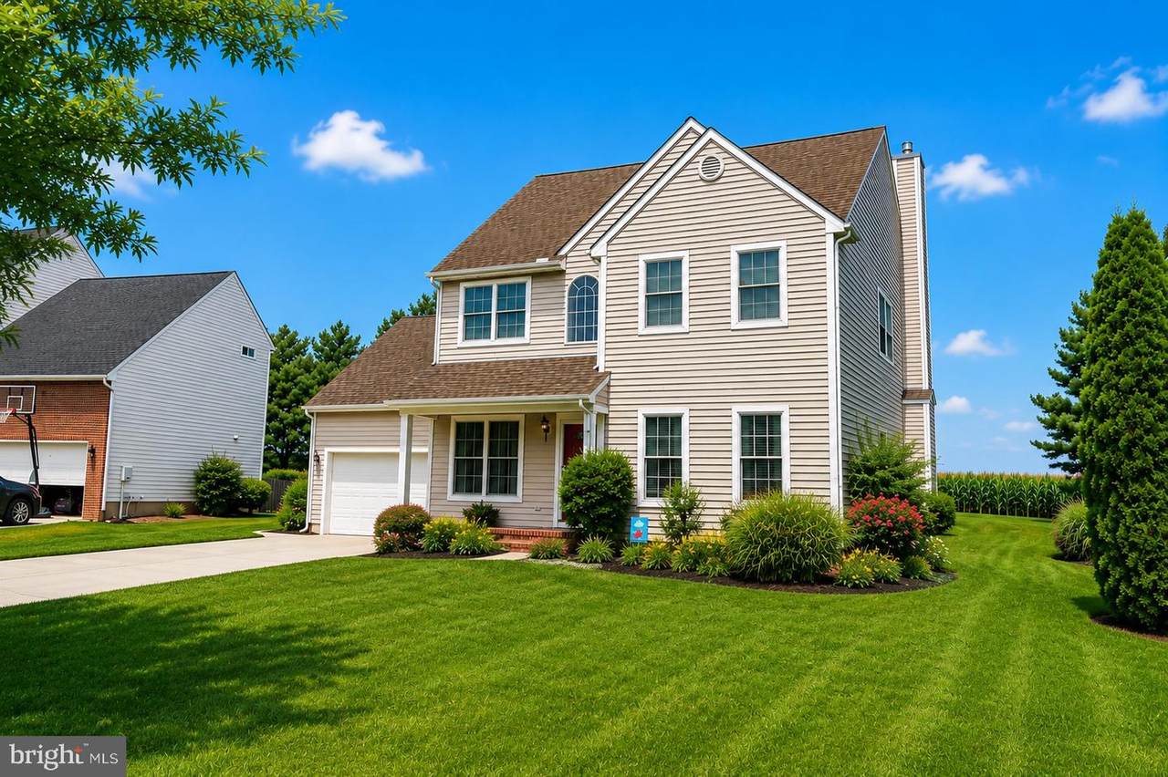 8804 Roundhouse Cir - Photo 1