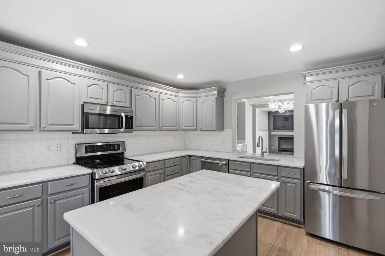 12087 Edgemere Circle - Photo 1