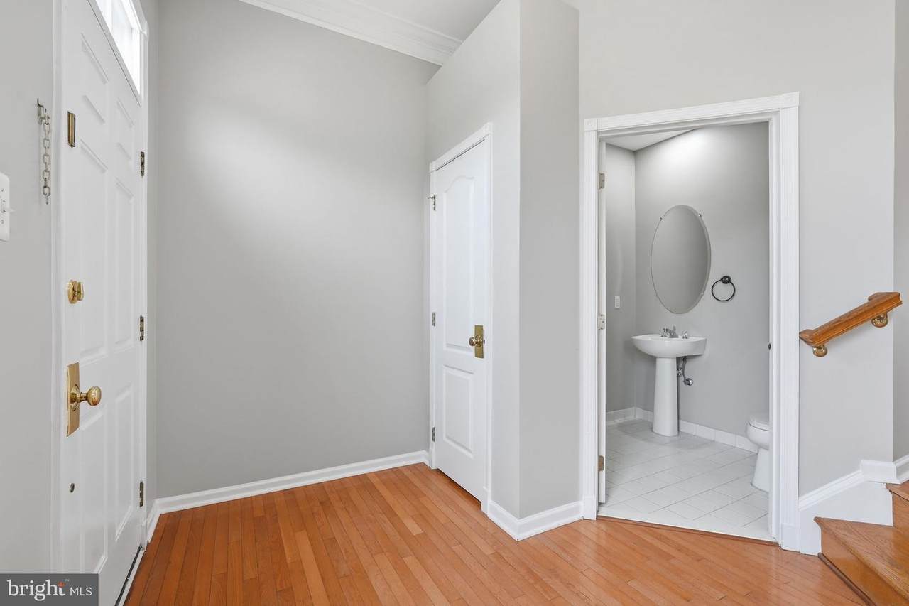 https://bt-photos.global.ssl.fastly.net/brightmls/1280_boomver_2_805086409694-2.jpg