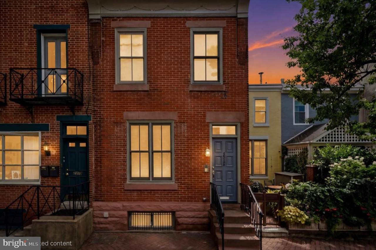 2320 Lombard Street - Photo 1