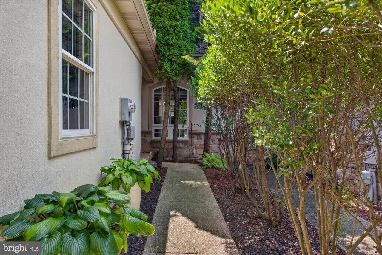 121 Creekgate Court - Photo 1