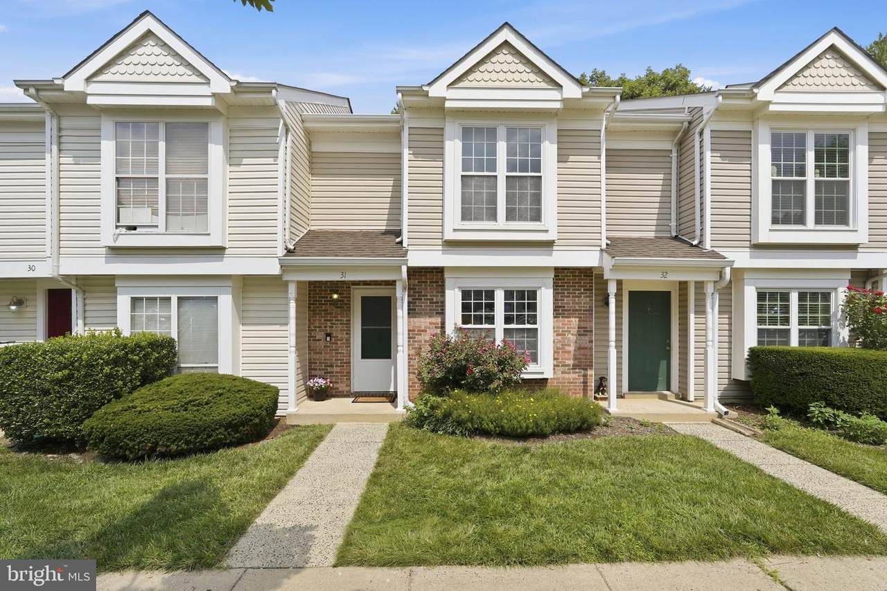 31 Essex Square - Photo 1