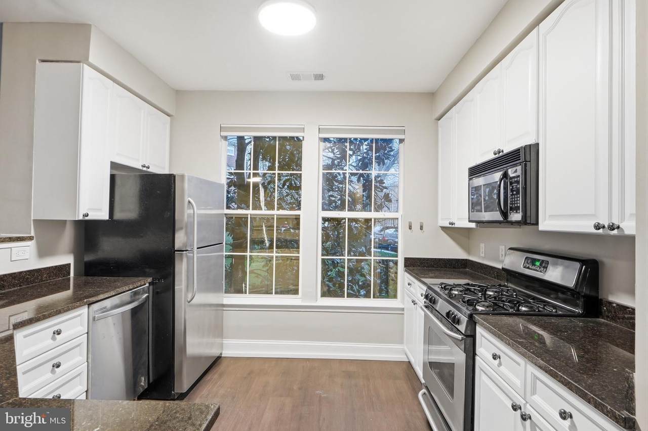 801 Greenbrier Street - Photo 1