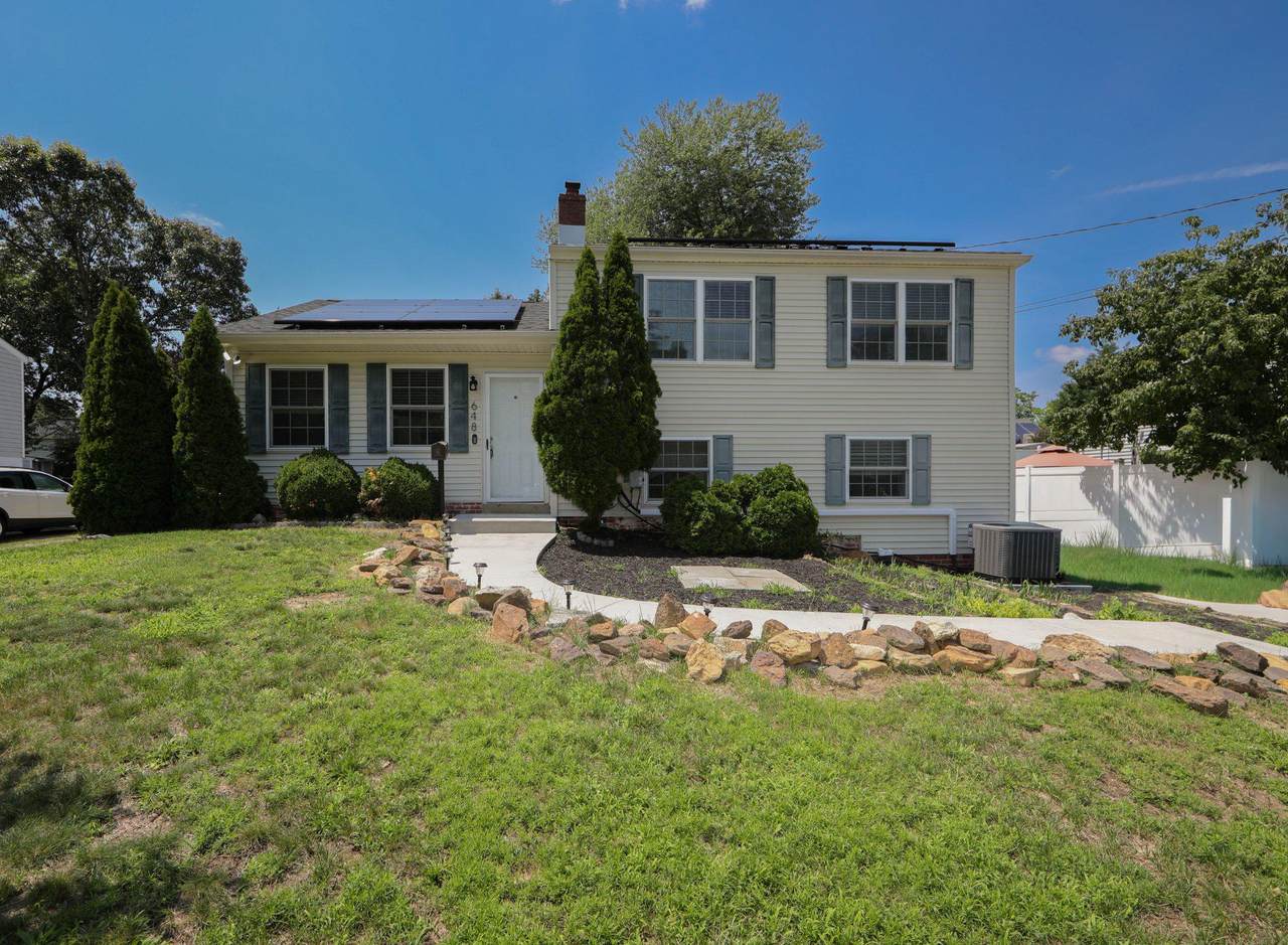 648 Princeton Boulevard - Photo 1
