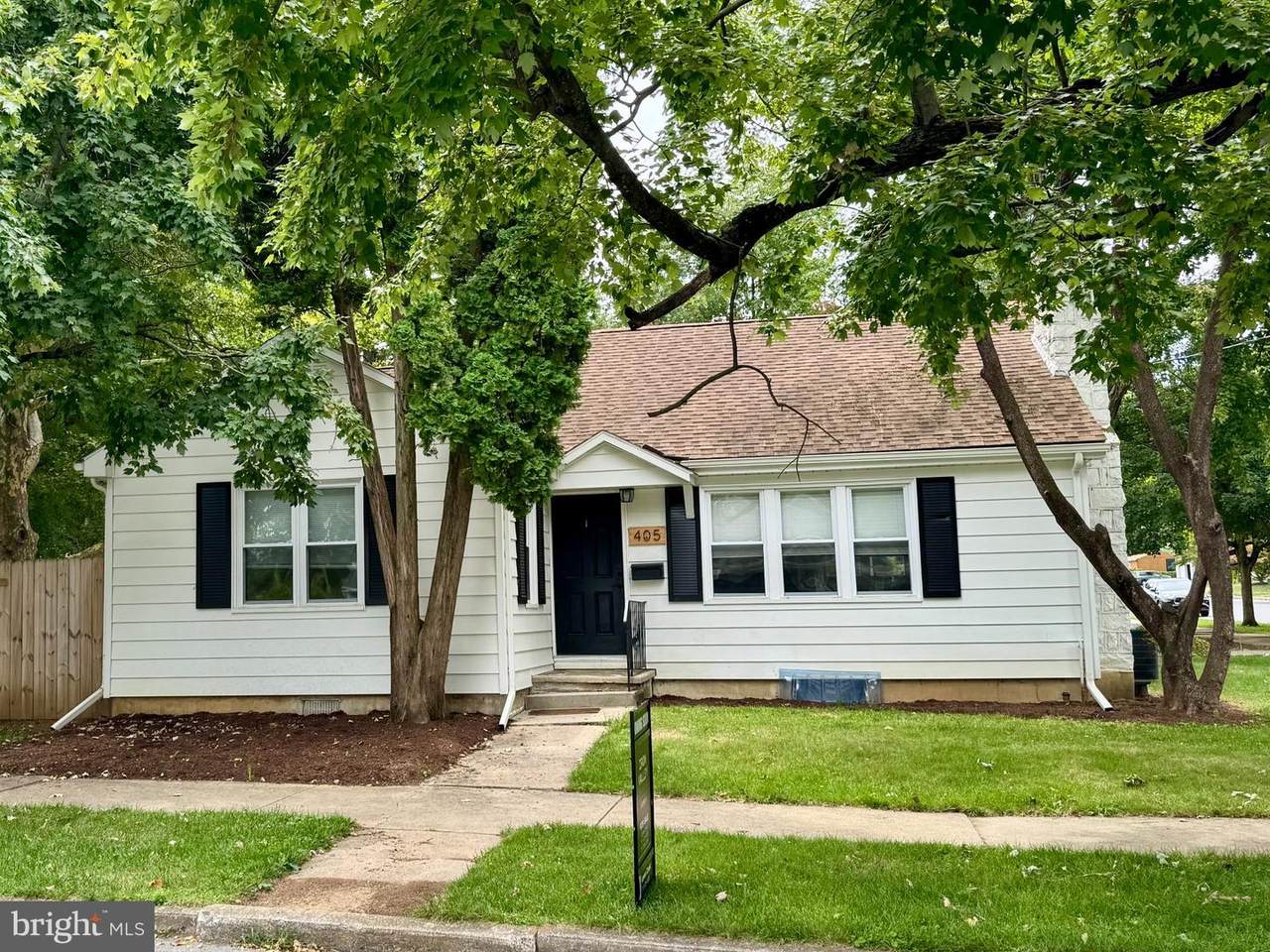 405 Green Street - Photo 1