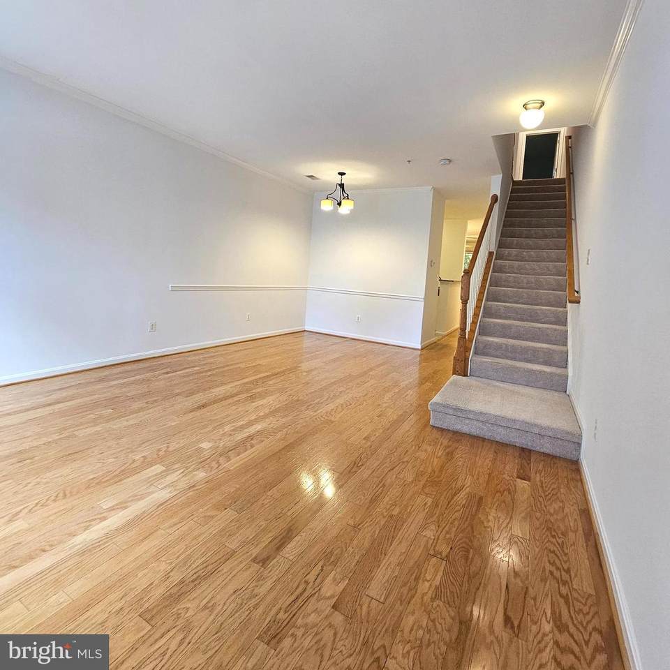 https://bt-photos.global.ssl.fastly.net/brightmls/1280_boomver_2_805152098312-2.jpg