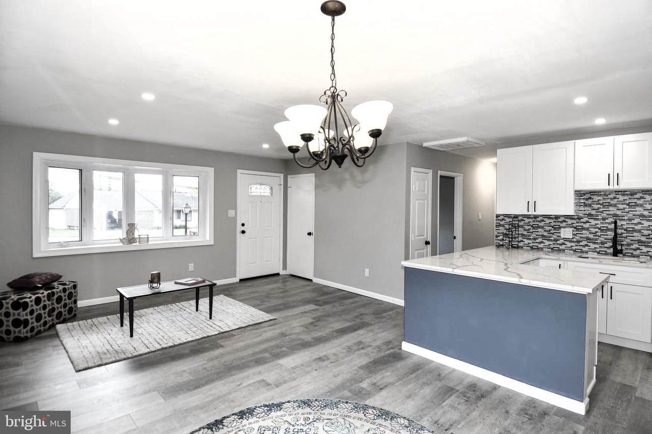 1210 Lindsay Road - Photo 1