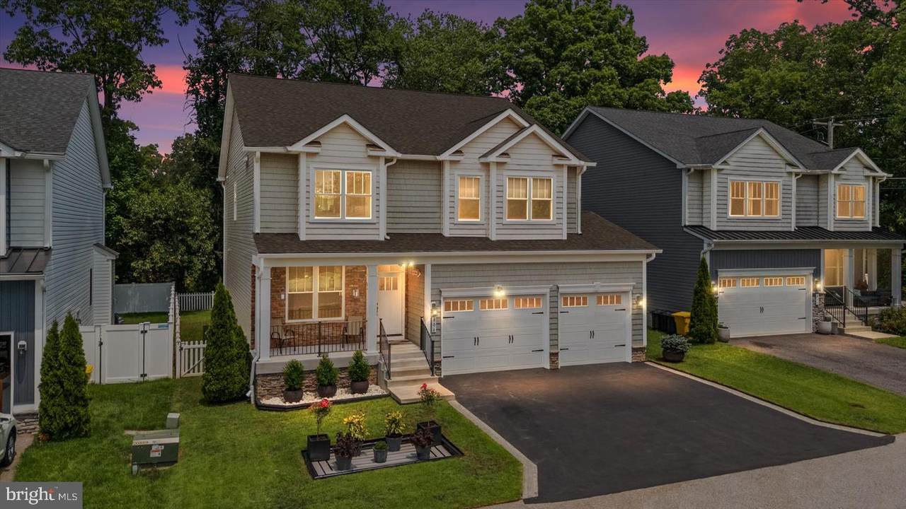 806 Lynwood Lane - Photo 1