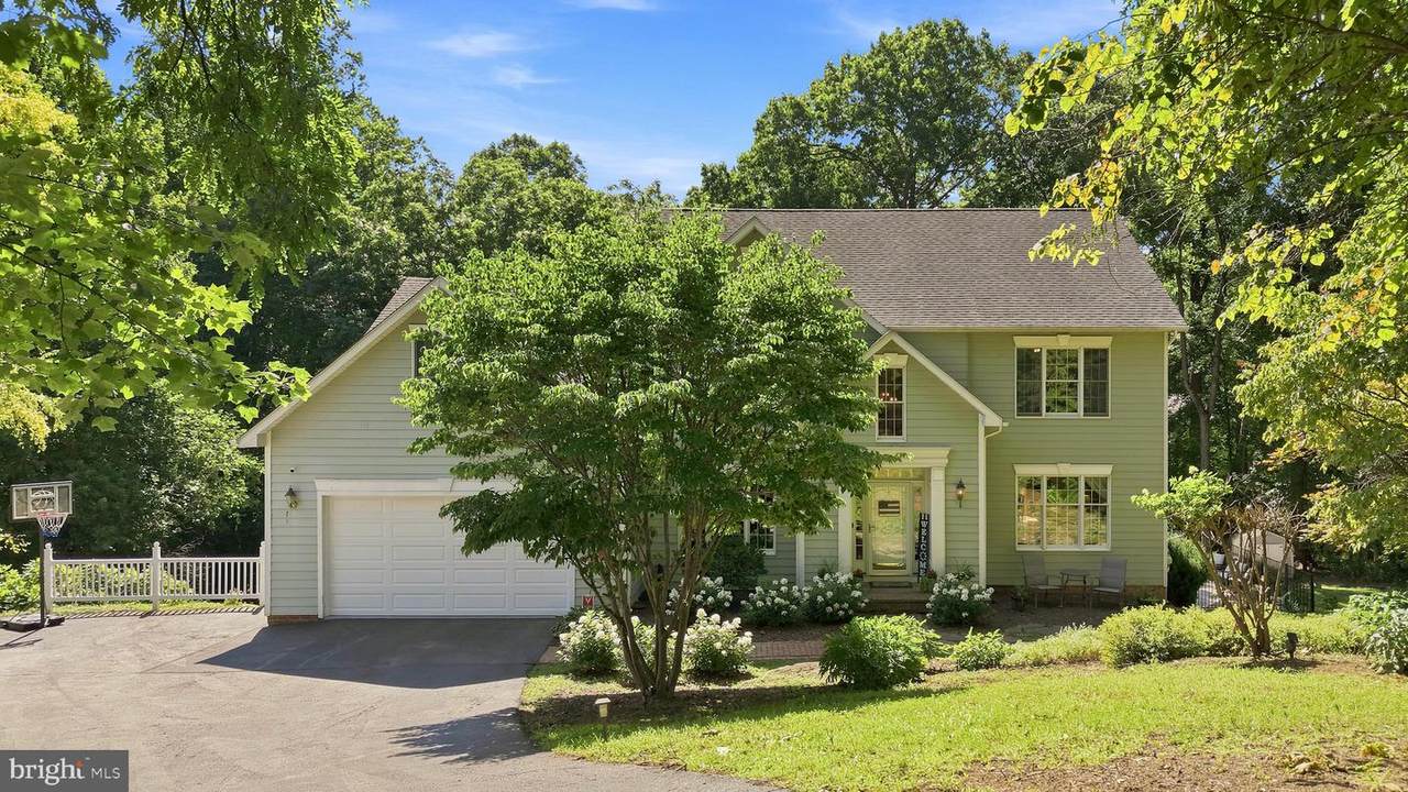 102 Julie Court - Photo 1