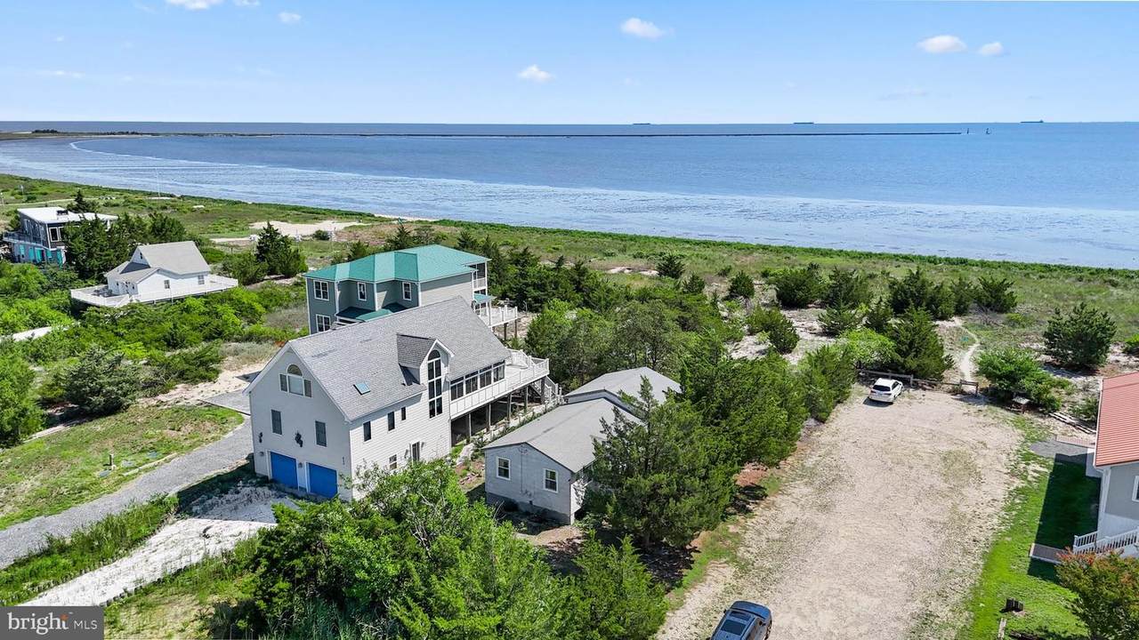 631 Bay Avenue - Photo 1