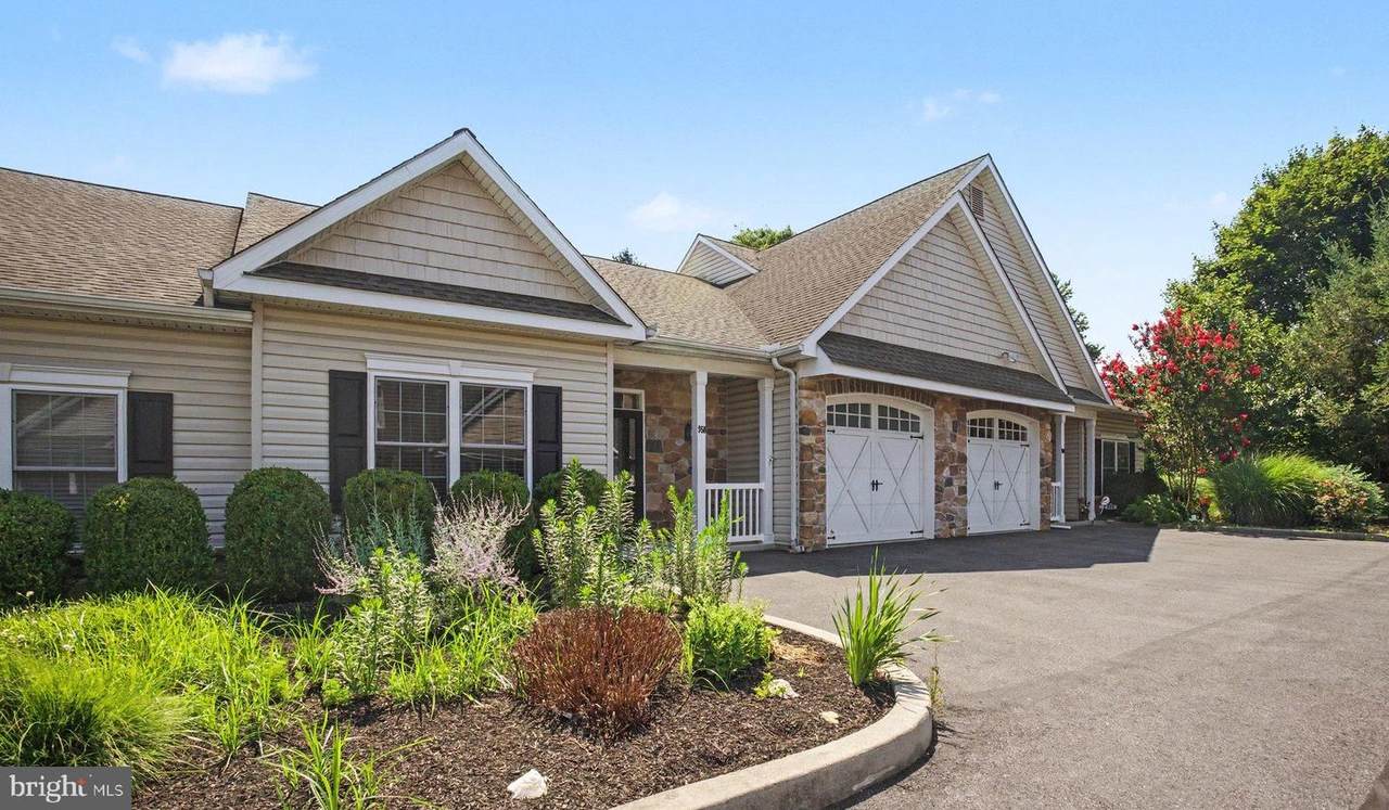 958 Elm Avenue - Photo 1