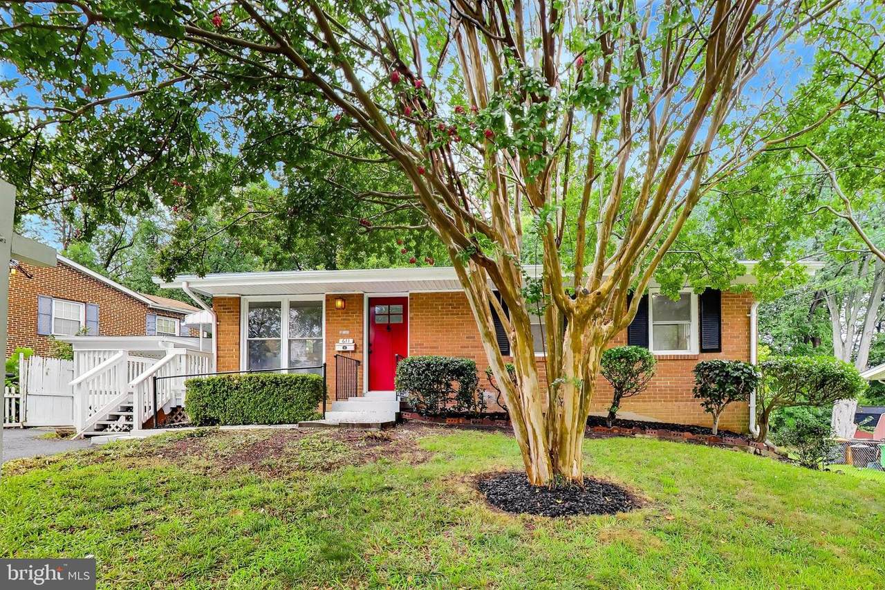 611 Quarry Avenue - Photo 1