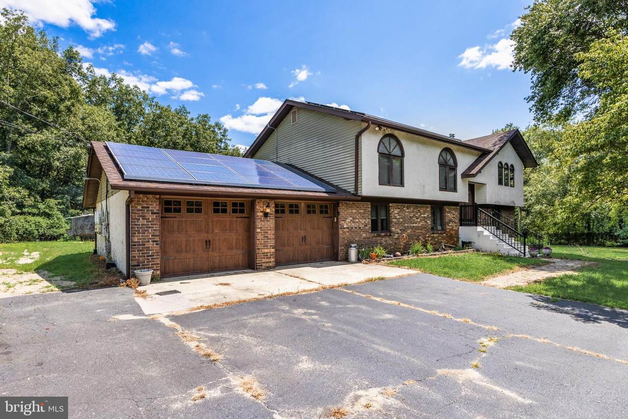 696 Oak Avenue - Photo 1