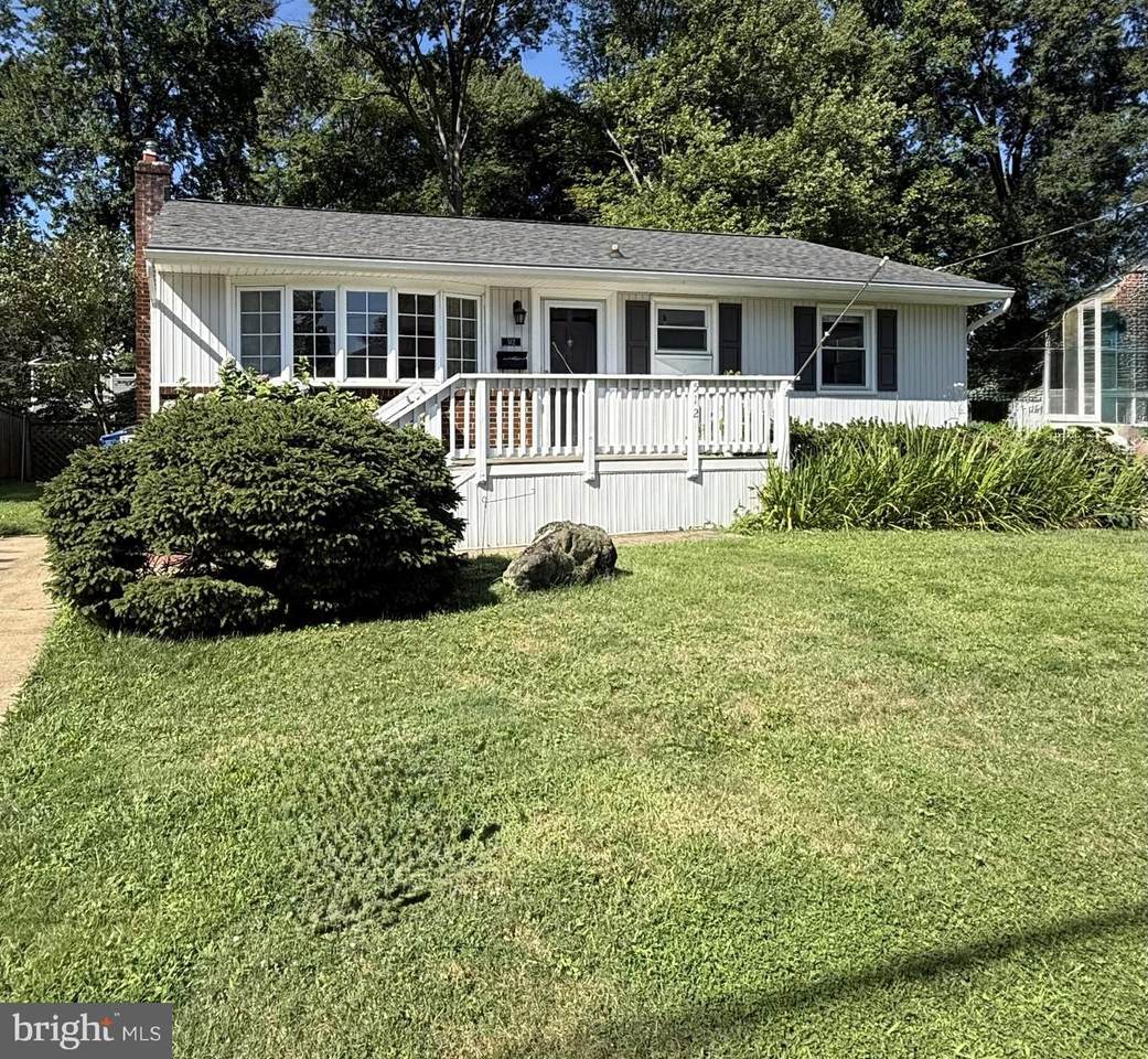 512 Cottage Street - Photo 1